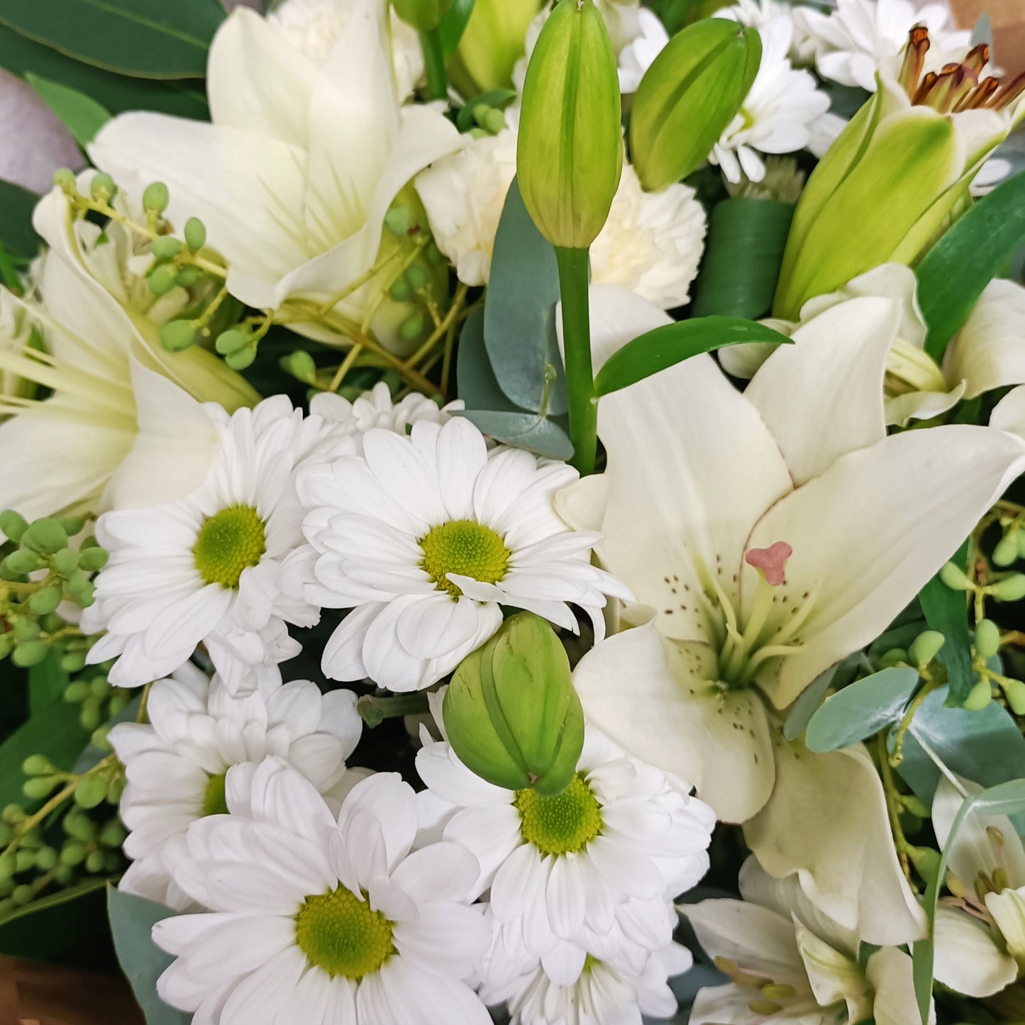 Desiger Choice Whisper White Bouquet